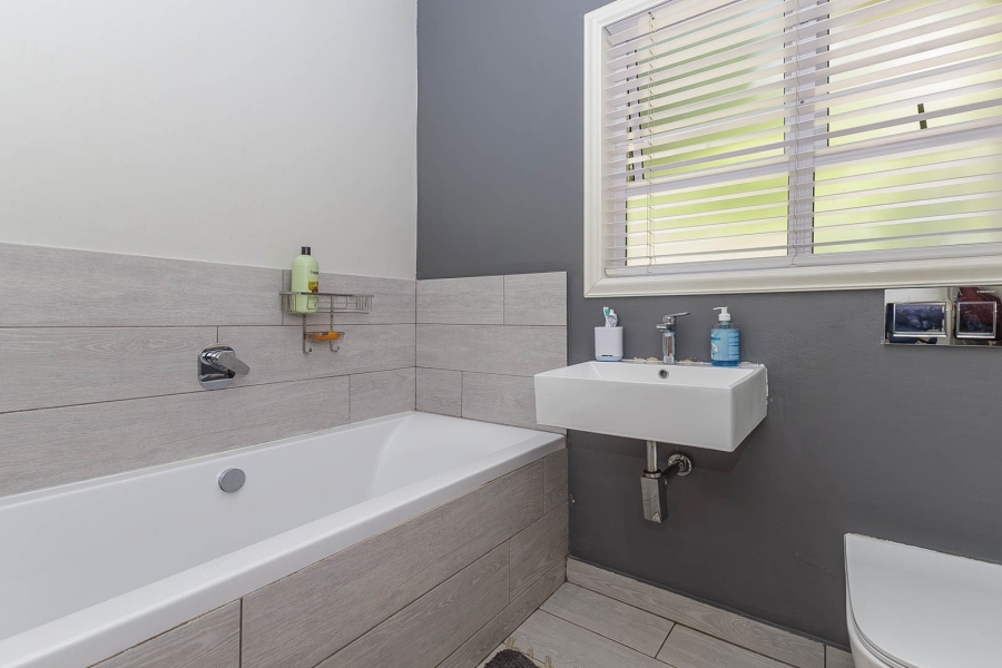 3 Bedroom Property for Sale in Dawncliffe KwaZulu-Natal