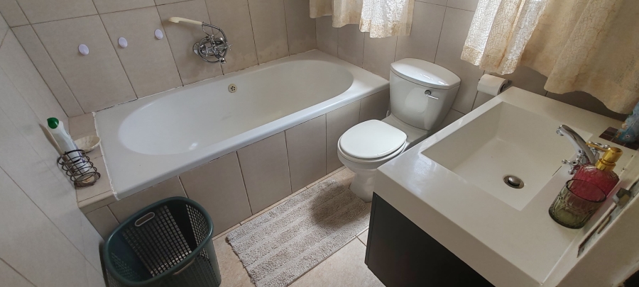 5 Bedroom Property for Sale in Uvongo Beach KwaZulu-Natal