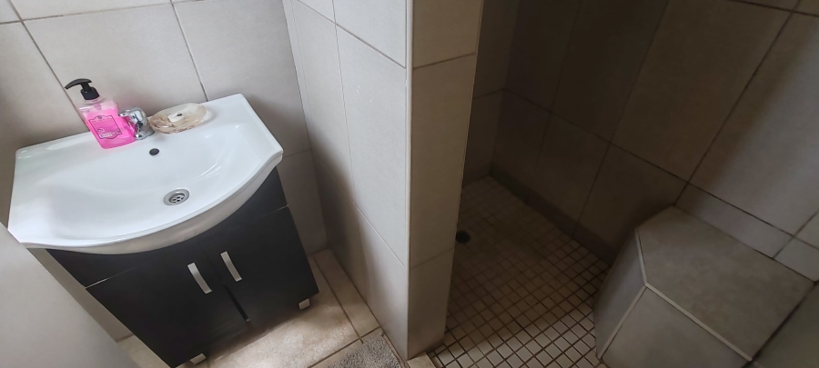 5 Bedroom Property for Sale in Uvongo Beach KwaZulu-Natal