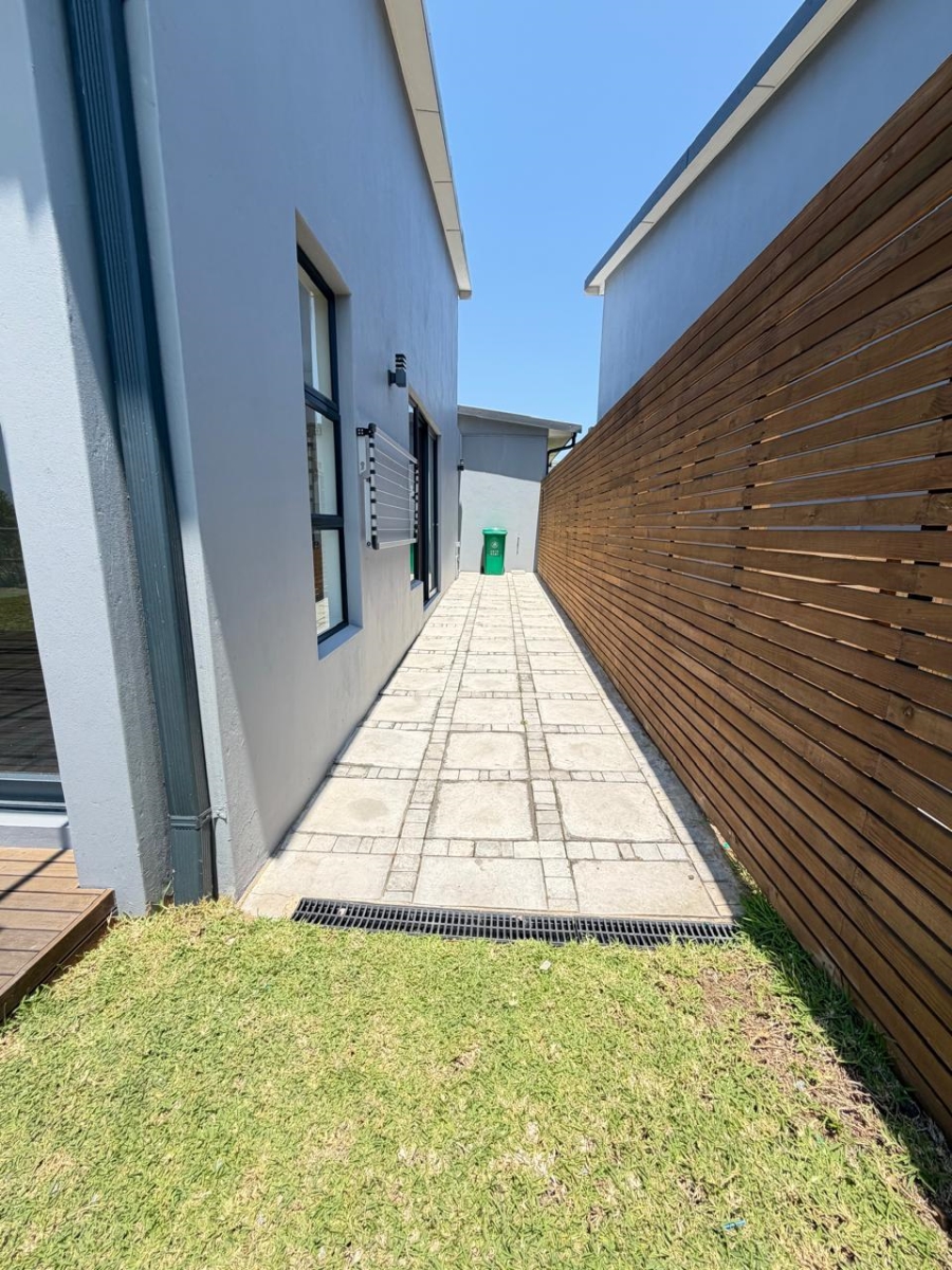 To Let 2 Bedroom Property for Rent in Salt Rock KwaZulu-Natal