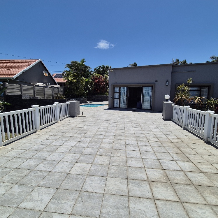 5 Bedroom Property for Sale in Manaba Beach KwaZulu-Natal