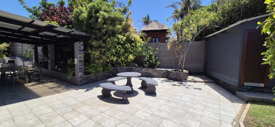 5 Bedroom Property for Sale in Manaba Beach KwaZulu-Natal