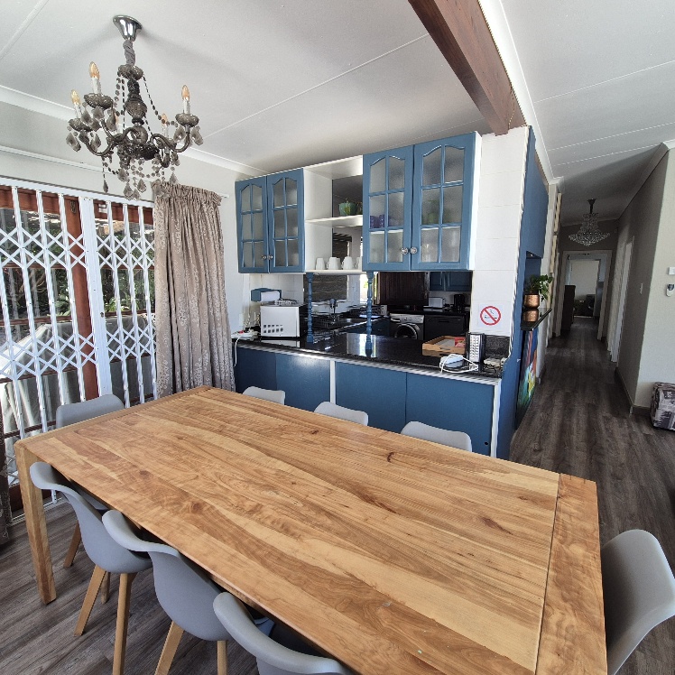 5 Bedroom Property for Sale in Manaba Beach KwaZulu-Natal