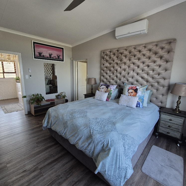 5 Bedroom Property for Sale in Manaba Beach KwaZulu-Natal