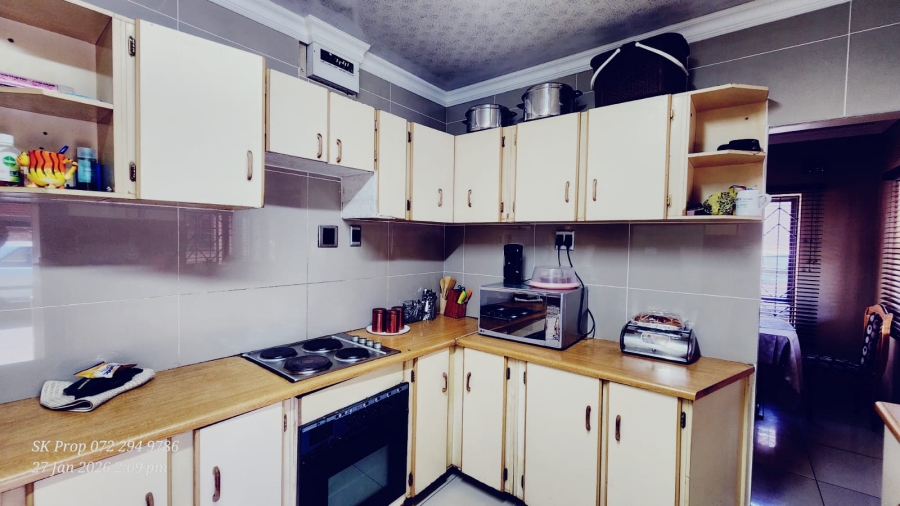 6 Bedroom Property for Sale in Mountain Rise KwaZulu-Natal