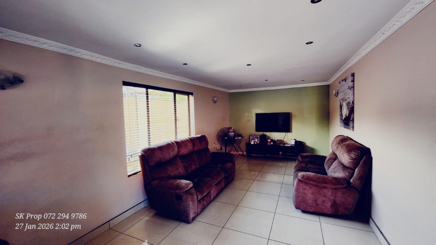 6 Bedroom Property for Sale in Mountain Rise KwaZulu-Natal