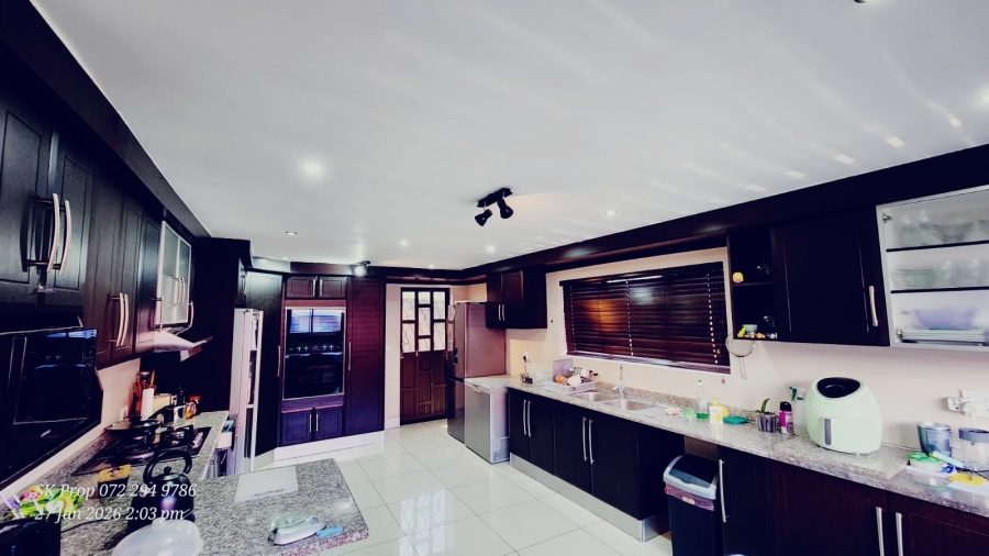 6 Bedroom Property for Sale in Mountain Rise KwaZulu-Natal