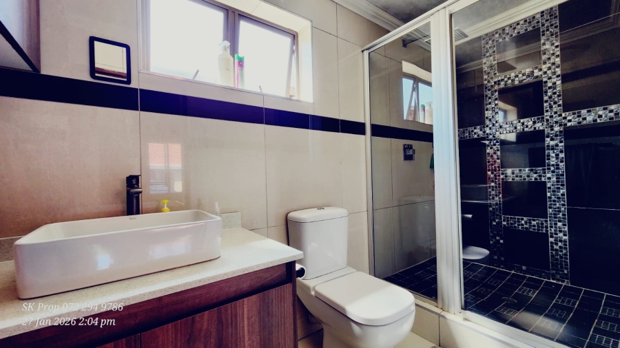 6 Bedroom Property for Sale in Mountain Rise KwaZulu-Natal