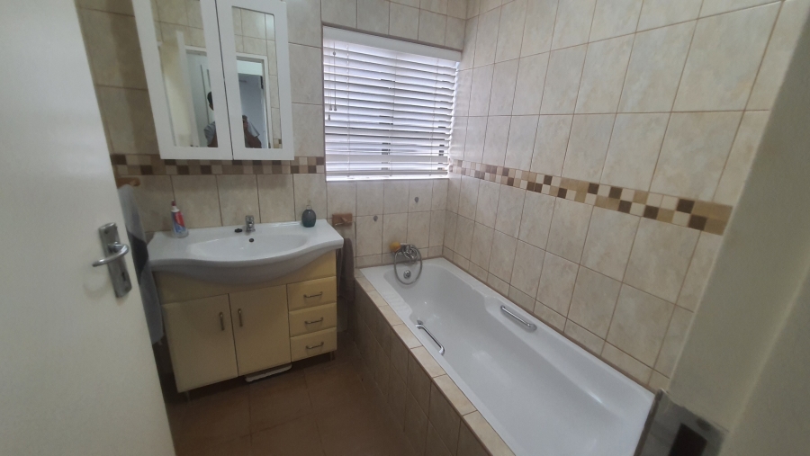 3 Bedroom Property for Sale in Schuinshoogte KwaZulu-Natal