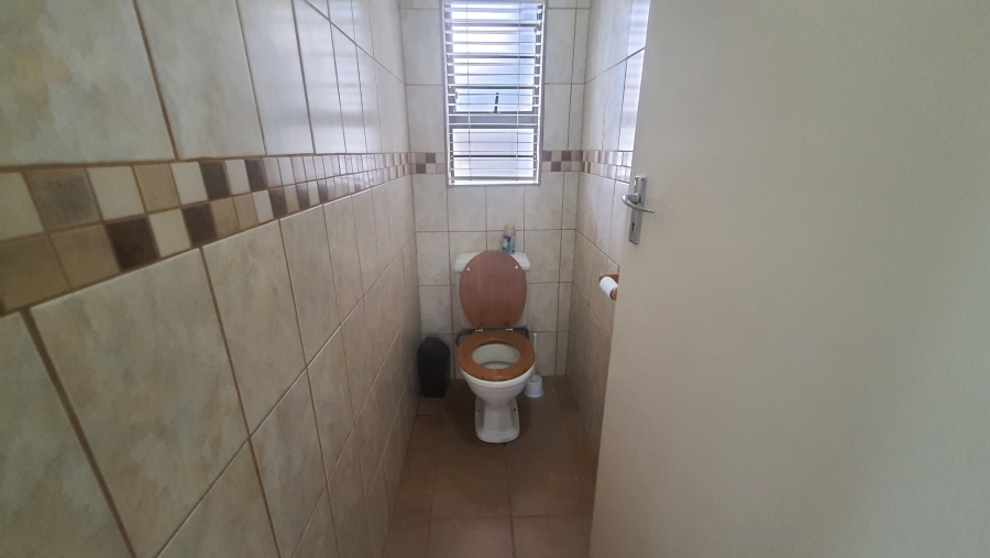 3 Bedroom Property for Sale in Schuinshoogte KwaZulu-Natal