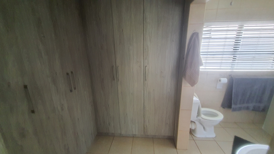 3 Bedroom Property for Sale in Schuinshoogte KwaZulu-Natal