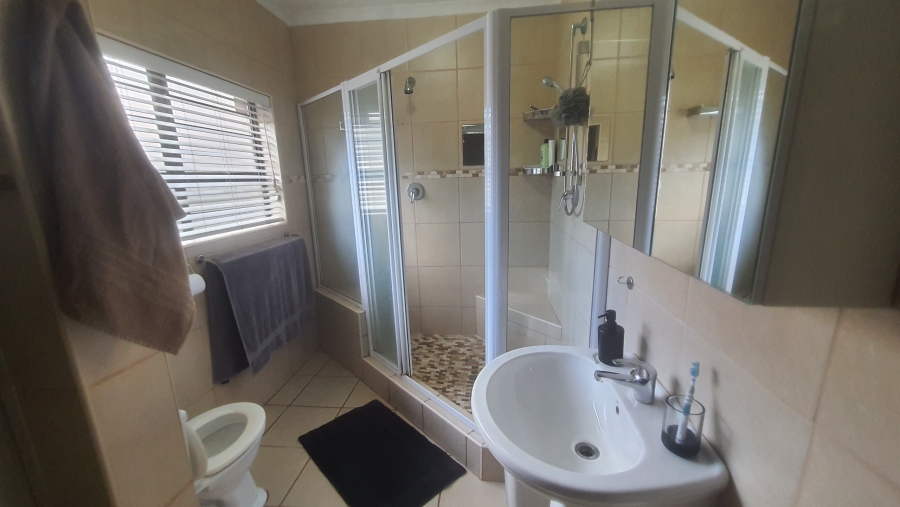 3 Bedroom Property for Sale in Schuinshoogte KwaZulu-Natal