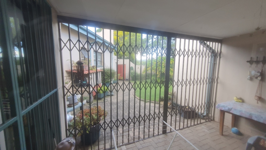 3 Bedroom Property for Sale in Schuinshoogte KwaZulu-Natal