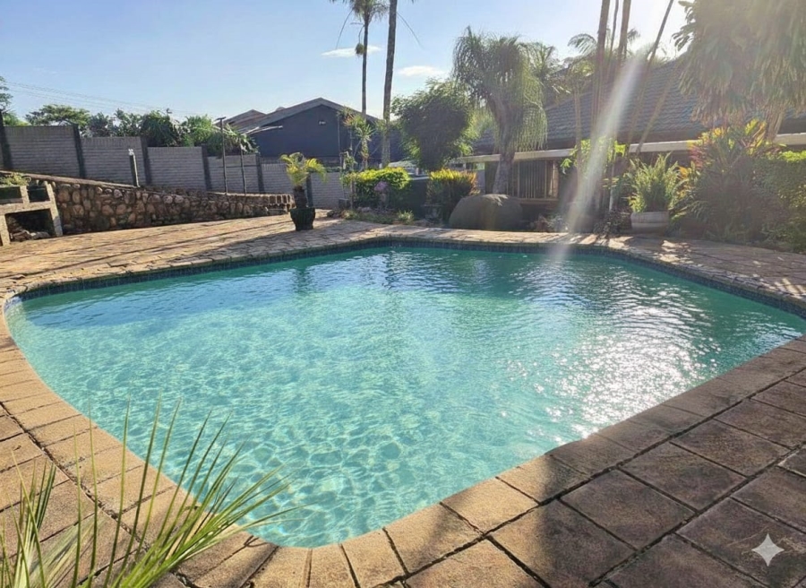 5 Bedroom Property for Sale in Amanzimtoti KwaZulu-Natal
