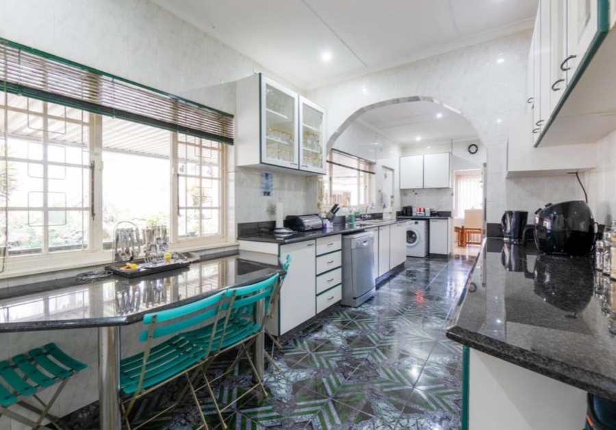 5 Bedroom Property for Sale in Amanzimtoti KwaZulu-Natal