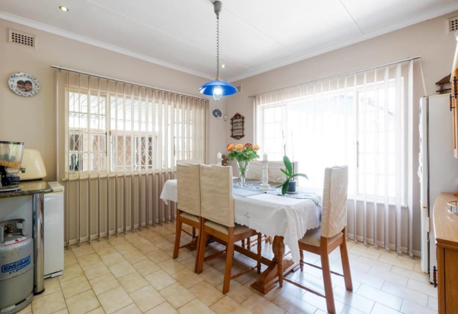 5 Bedroom Property for Sale in Amanzimtoti KwaZulu-Natal