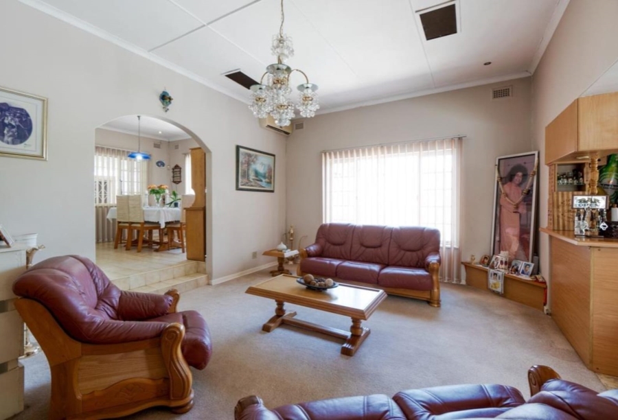 5 Bedroom Property for Sale in Amanzimtoti KwaZulu-Natal