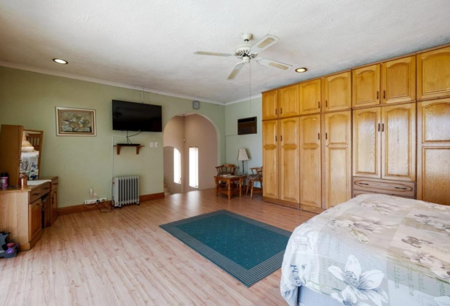 5 Bedroom Property for Sale in Amanzimtoti KwaZulu-Natal