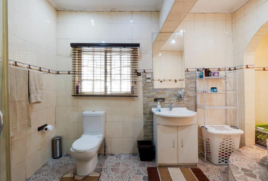 5 Bedroom Property for Sale in Amanzimtoti KwaZulu-Natal