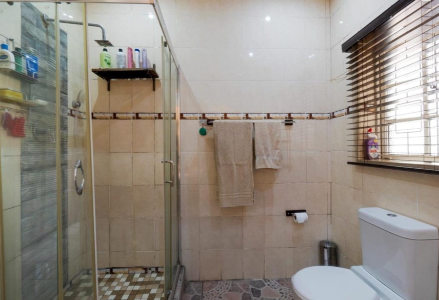 5 Bedroom Property for Sale in Amanzimtoti KwaZulu-Natal