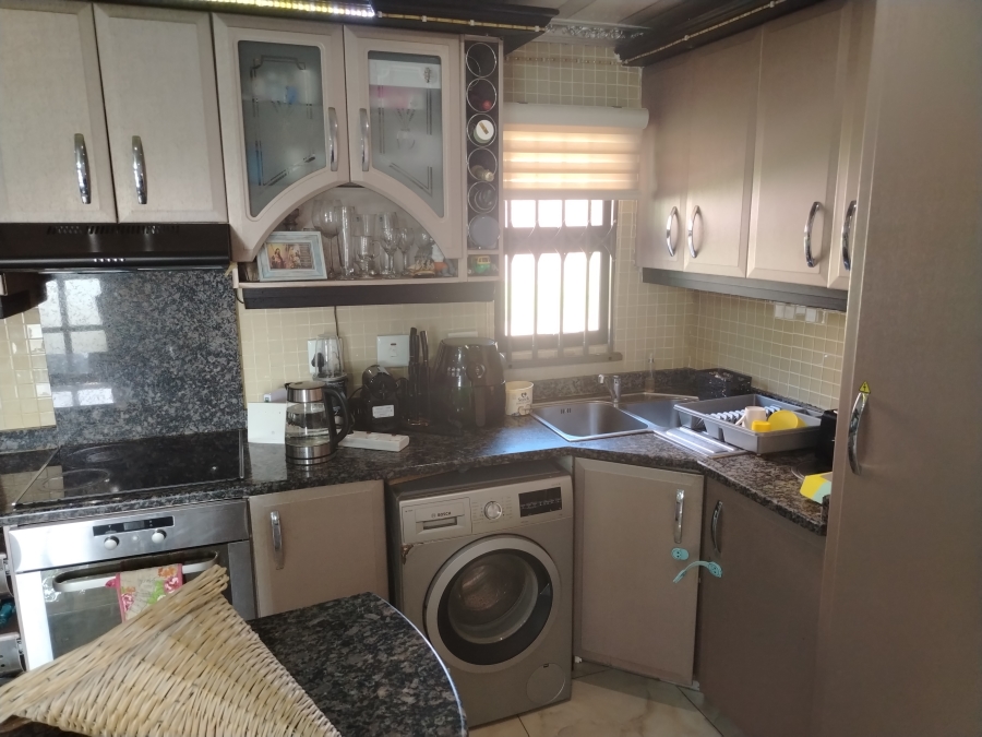 2 Bedroom Property for Sale in Bellair KwaZulu-Natal