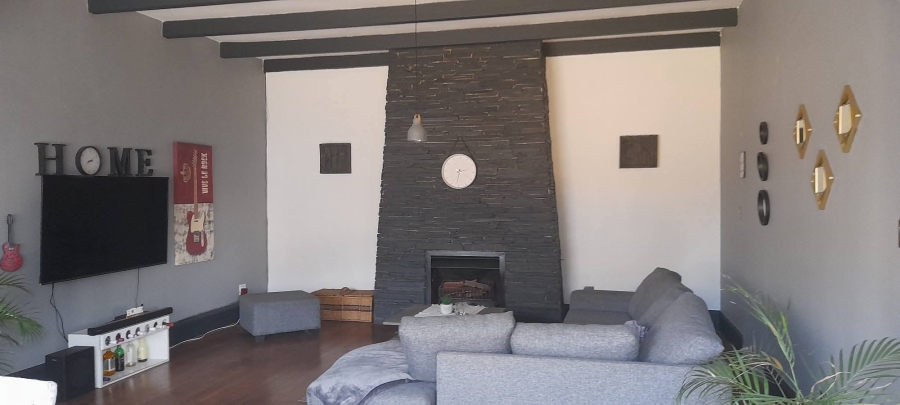 6 Bedroom Property for Sale in Lower Illovo KwaZulu-Natal