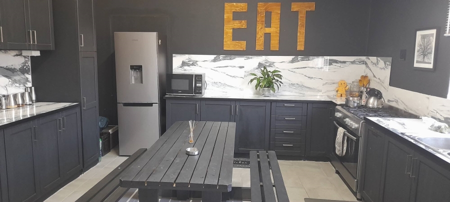 6 Bedroom Property for Sale in Lower Illovo KwaZulu-Natal