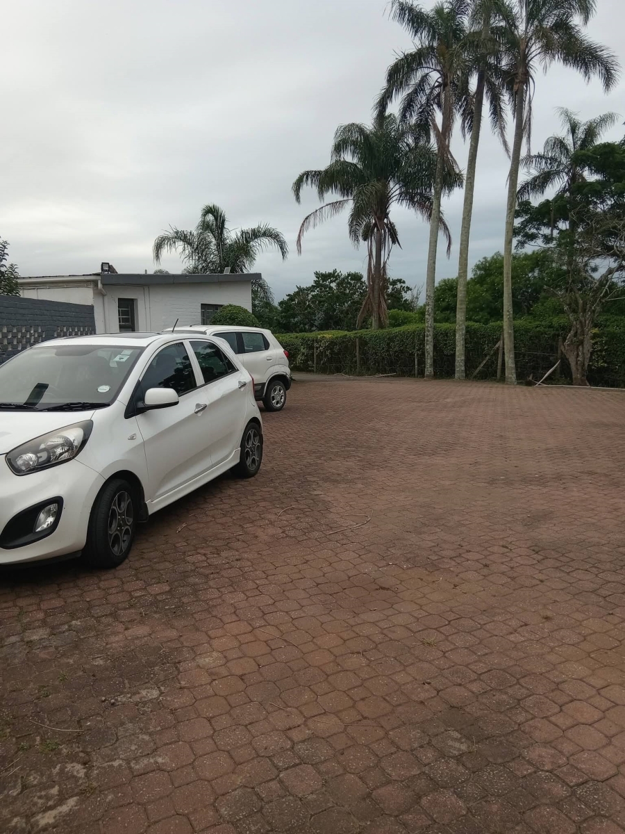 6 Bedroom Property for Sale in Lower Illovo KwaZulu-Natal