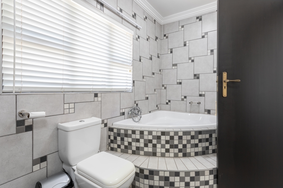 3 Bedroom Property for Sale in Deepdale KwaZulu-Natal