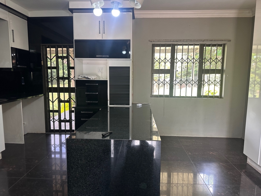 To Let 2 Bedroom Property for Rent in Kloof KwaZulu-Natal