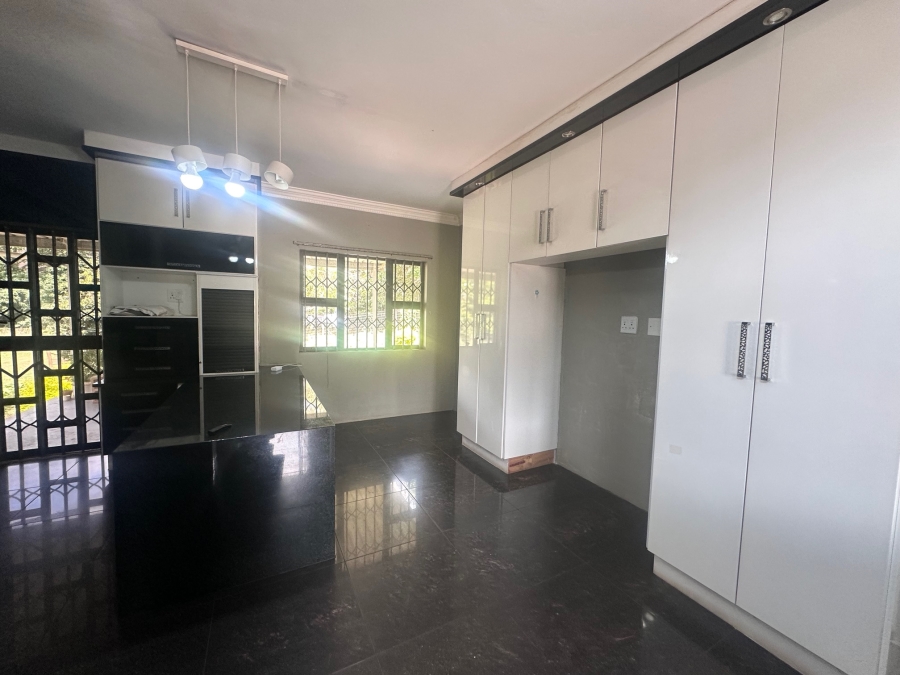 To Let 2 Bedroom Property for Rent in Kloof KwaZulu-Natal
