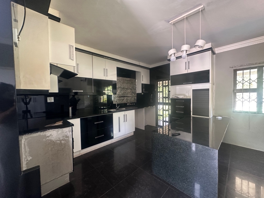 To Let 2 Bedroom Property for Rent in Kloof KwaZulu-Natal