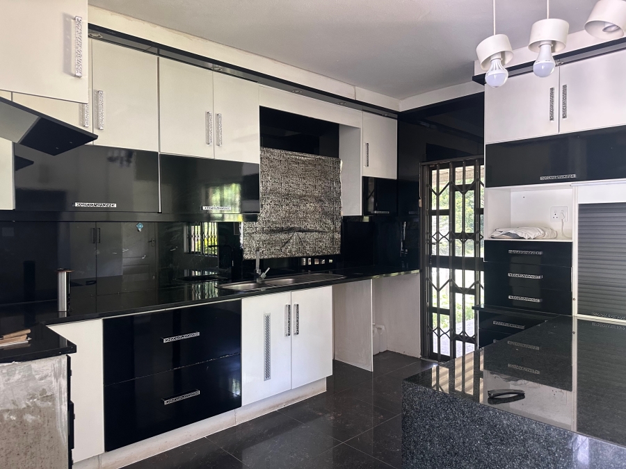 To Let 2 Bedroom Property for Rent in Kloof KwaZulu-Natal