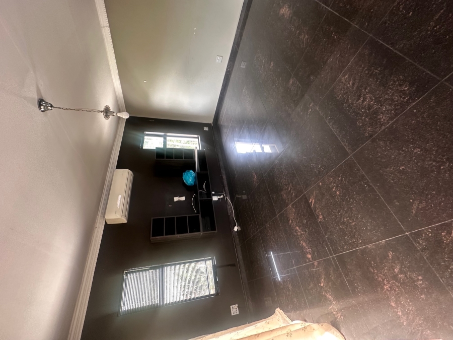 To Let 2 Bedroom Property for Rent in Kloof KwaZulu-Natal