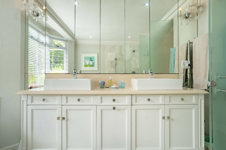 4 Bedroom Property for Sale in Kloof KwaZulu-Natal