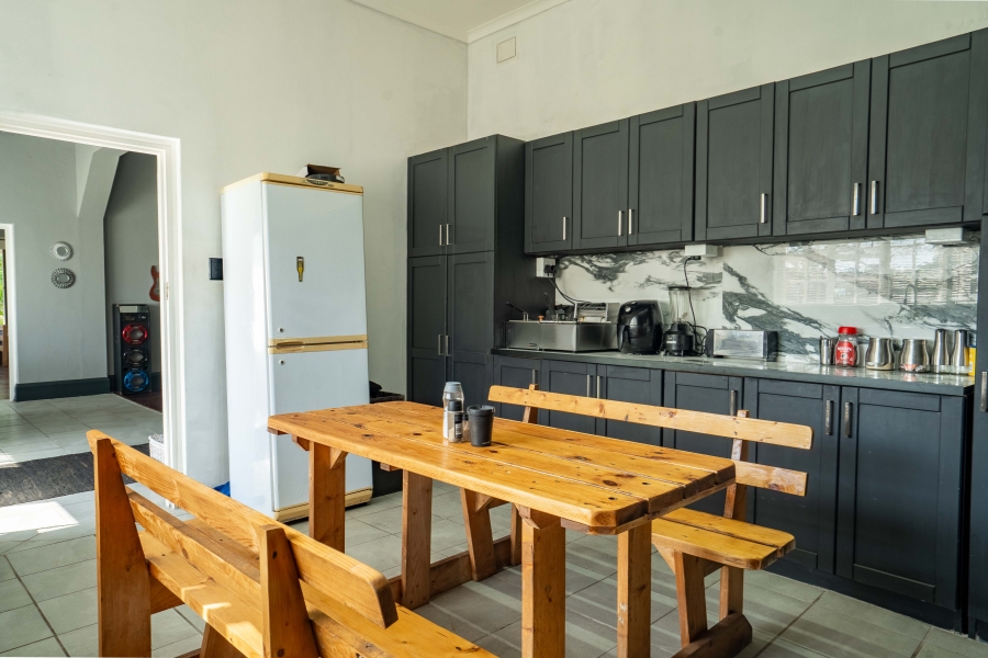 6 Bedroom Property for Sale in Lower Illovo KwaZulu-Natal