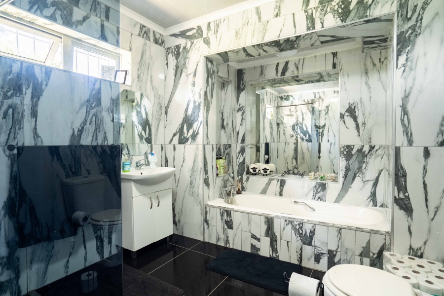 6 Bedroom Property for Sale in Lower Illovo KwaZulu-Natal