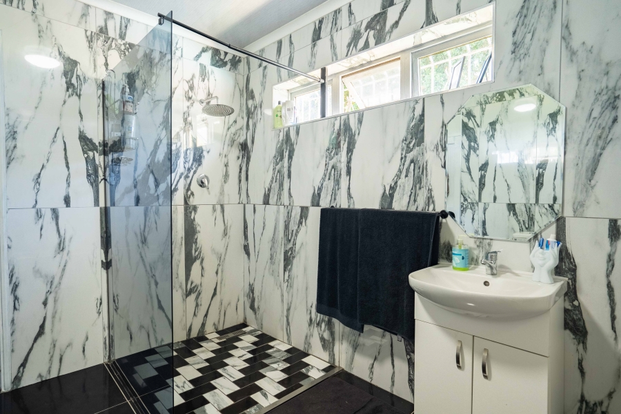 6 Bedroom Property for Sale in Lower Illovo KwaZulu-Natal