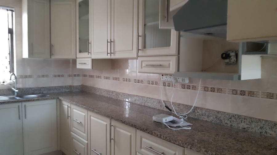 To Let 2 Bedroom Property for Rent in Amanzimtoti KwaZulu-Natal