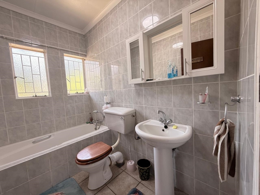 To Let 4 Bedroom Property for Rent in Aviary Hill KwaZulu-Natal