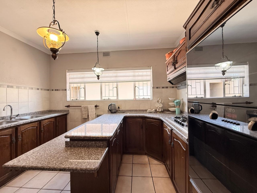 To Let 4 Bedroom Property for Rent in Aviary Hill KwaZulu-Natal