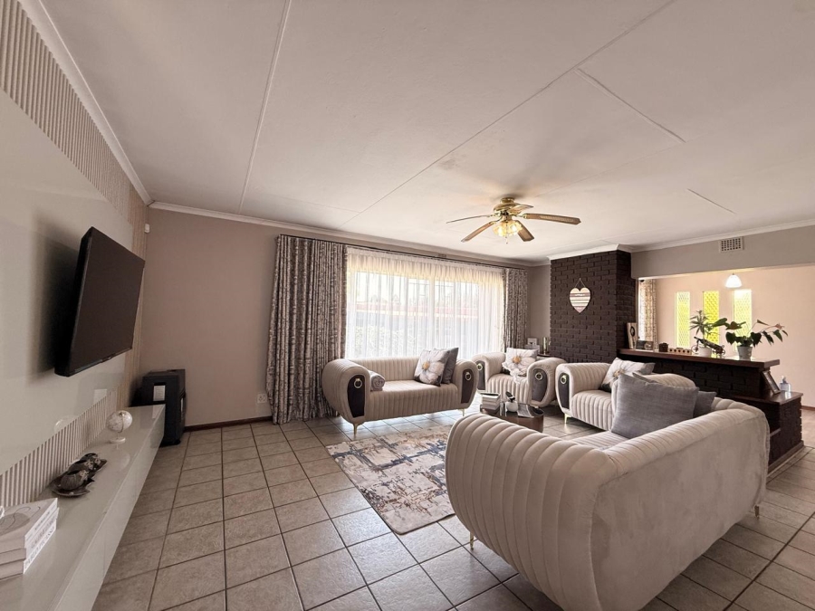 To Let 4 Bedroom Property for Rent in Aviary Hill KwaZulu-Natal