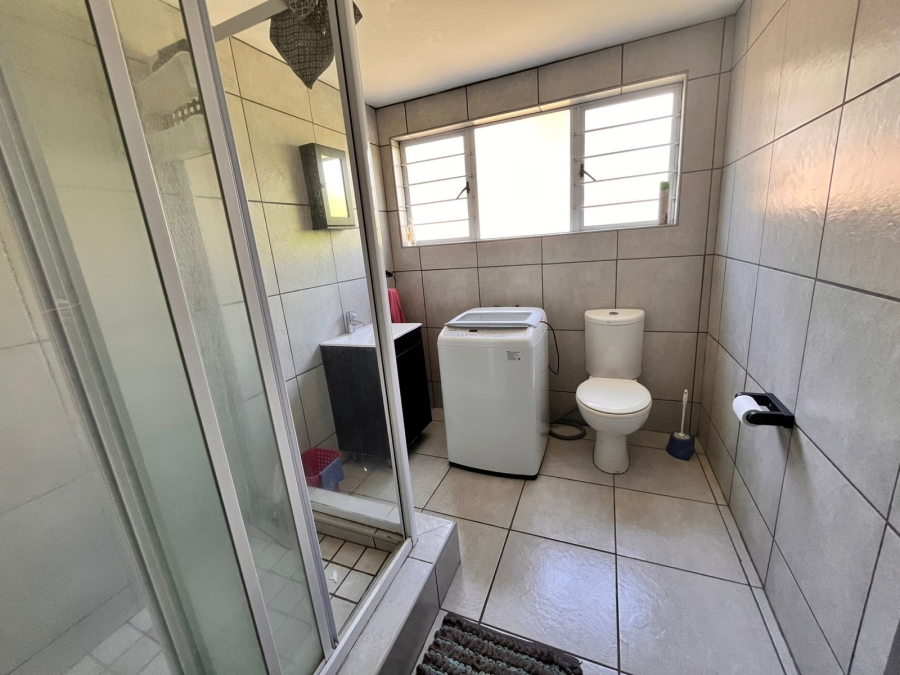 To Let 2 Bedroom Property for Rent in Brighton Beach KwaZulu-Natal