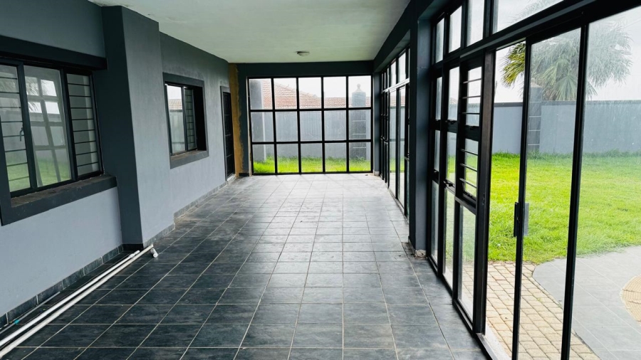 To Let 4 Bedroom Property for Rent in Bluff KwaZulu-Natal