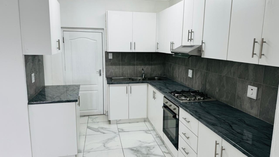 To Let 4 Bedroom Property for Rent in Bluff KwaZulu-Natal