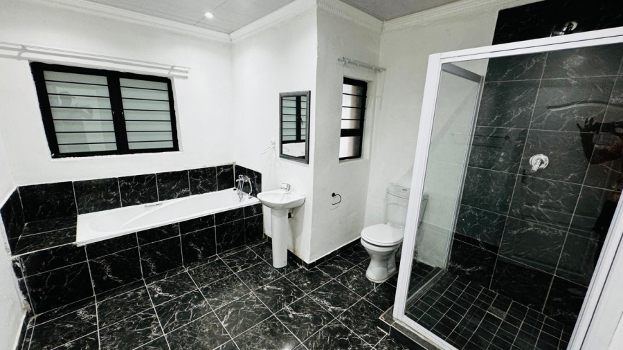 To Let 4 Bedroom Property for Rent in Bluff KwaZulu-Natal