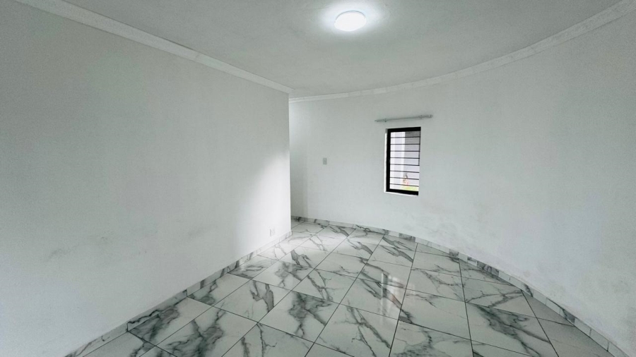 To Let 4 Bedroom Property for Rent in Bluff KwaZulu-Natal