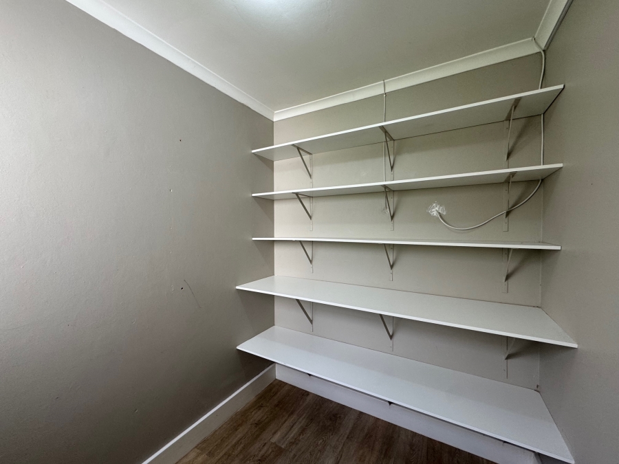 To Let 4 Bedroom Property for Rent in Garlington KwaZulu-Natal