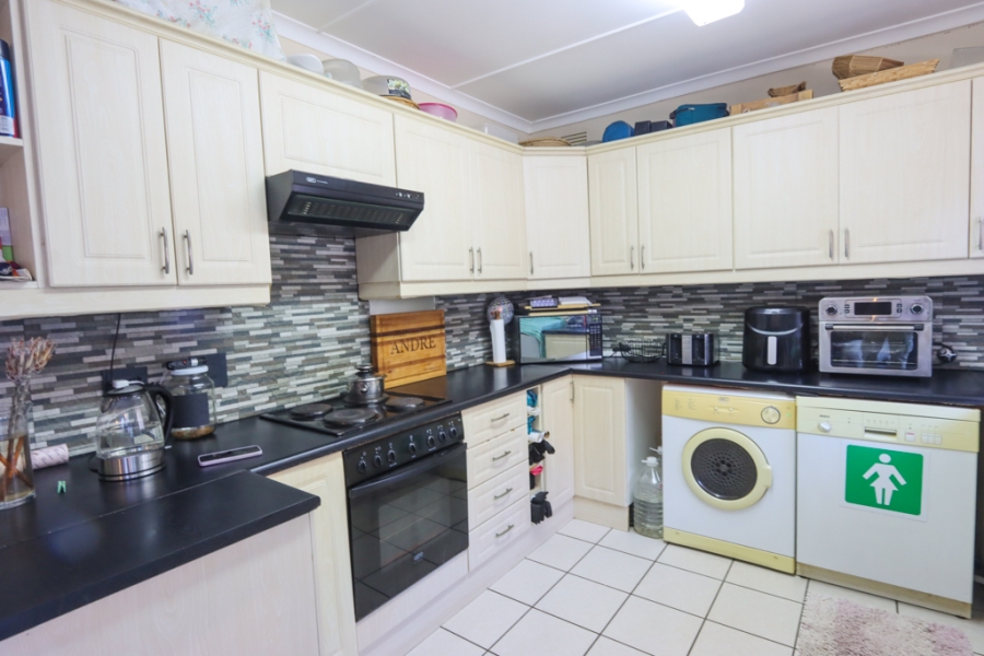 To Let 3 Bedroom Property for Rent in Amanzimtoti KwaZulu-Natal