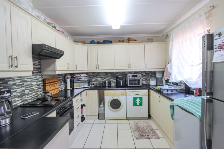 To Let 3 Bedroom Property for Rent in Amanzimtoti KwaZulu-Natal